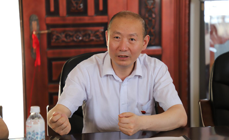 王涛深入高新区九峰镇3个村 调研“百企帮百村”帮扶事情 -  pg电子